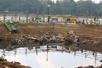 lake_spoiled_with_pop_ganesha_idols